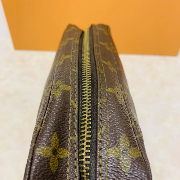 💋Authentic Louis Vuitton Trousse 23 - Picture 10 of 16